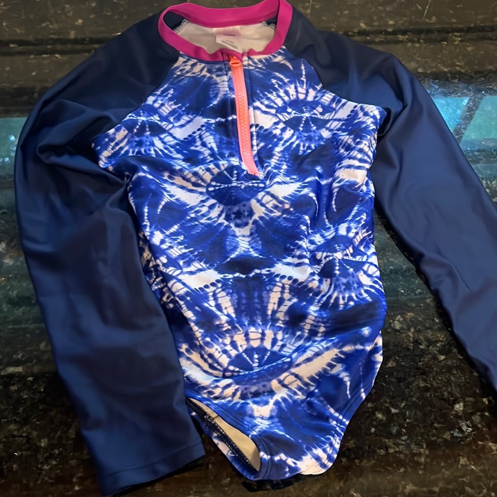 Size 7/8 rashguard tie-dyed swimsuit
